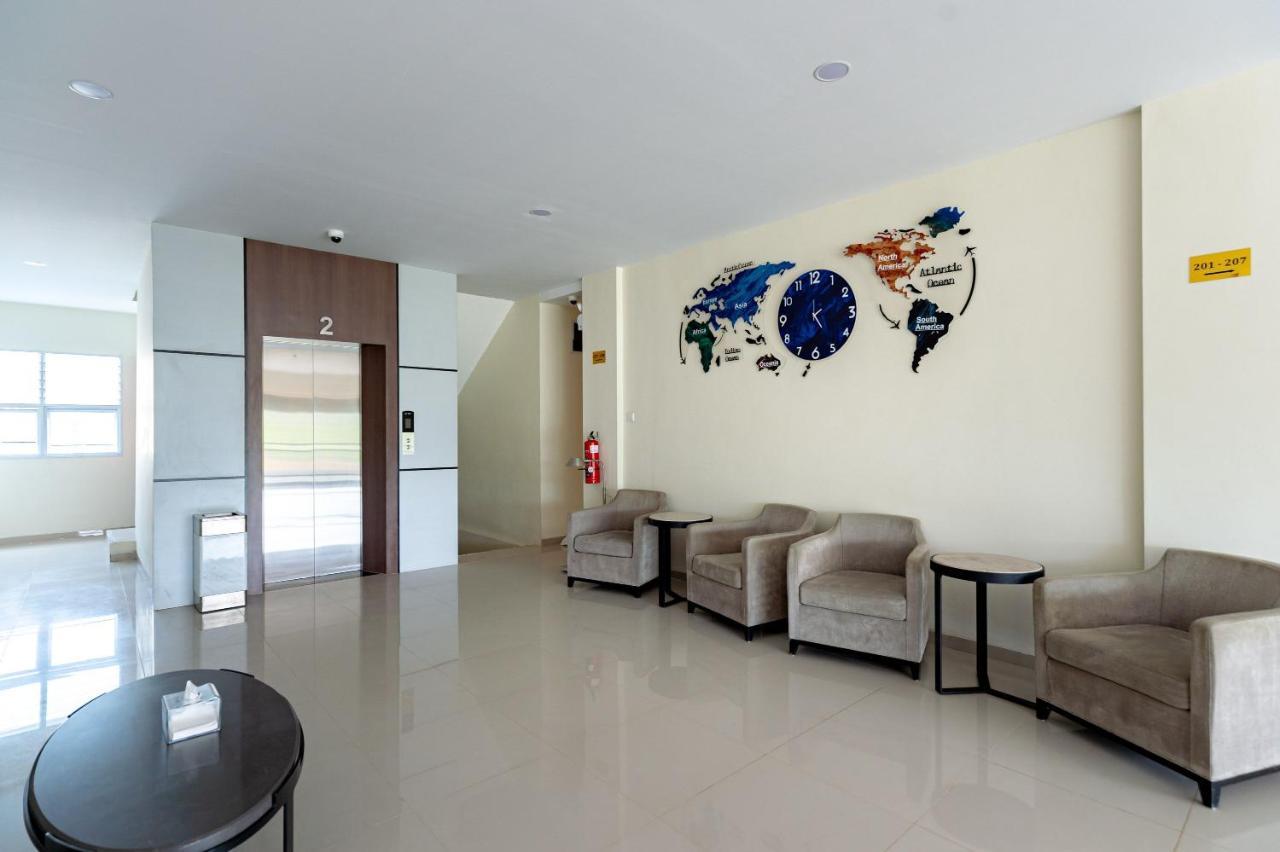 Reddoorz Plus At Komplek Abc Batu Aji Batam Kubuk Exterior photo